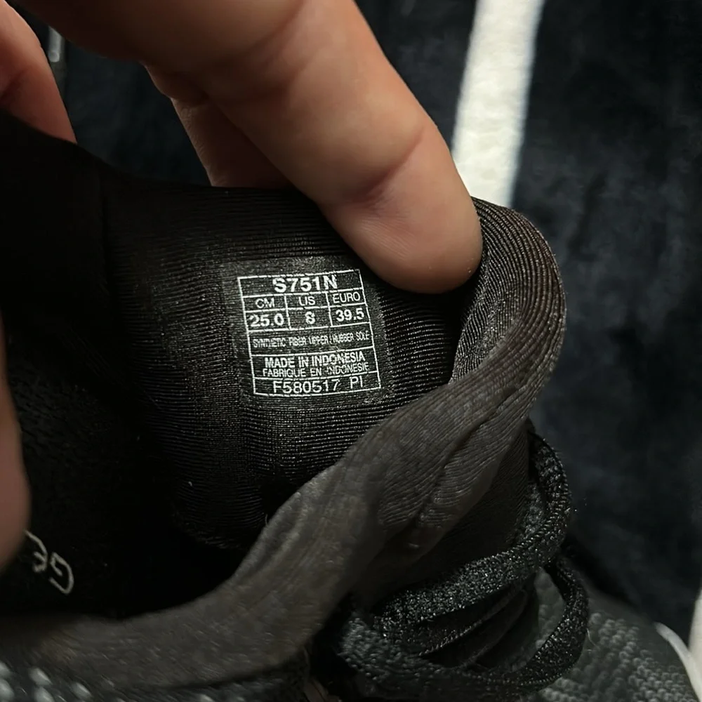 ASICS - Picture 4 of 4